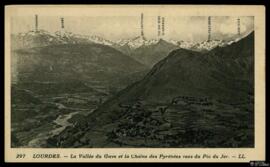 Tarjeta postal de vista del paisaje del Valle del Gave y la cadena montañosa de los Pirineos en L...