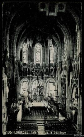 Tarjeta postal de vista interior de la Basílica del Rosario de Lourdes