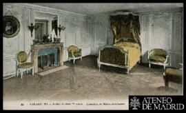 Tarjeta postal a color de vista interior del dormitorio de María Antonieta de Austria en el Peque...