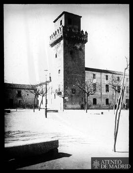 
Plaza y torre de los Arias Dávila
