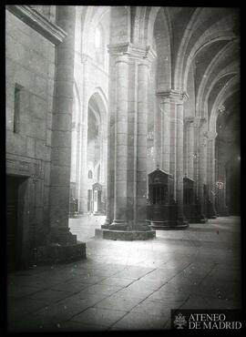 Nave baja de la Catedral de Orense.