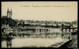 Tarjeta postal de vista general de Angers, su Catedral y la Tour Saint-Aubin editada por la Photo...