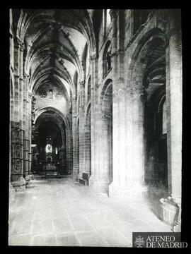 Nave principal de la iglesia de San Vicente de Ávila.