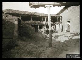 Patio de una casa de Ardoncino