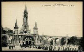 Tarjeta postal de escena costumbrista urbana de la procesión religiosa de los Enfants de Marie en...