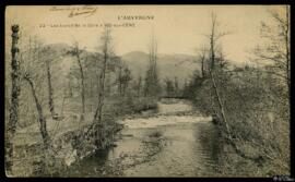 Tarjeta postal circulada de vista del paisaje de la orilla del río Cère en Vic-sur-Cère editada p...