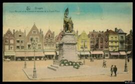 Tarjeta postal circulada a color de escena costumbrista urbana junto al monumento escultórico a P...