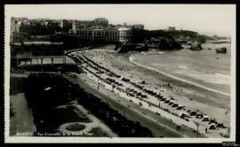 Tarjeta postal de vista de conjunto de la Grande Plage de Biarritz con bañistas editada por Éditi...