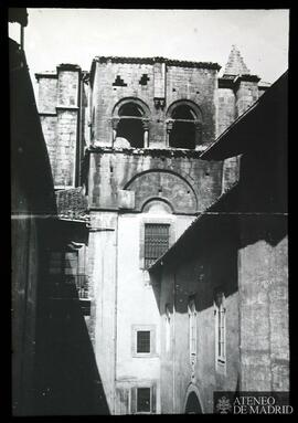 Torre vieja de la Catedral de Oviedo.