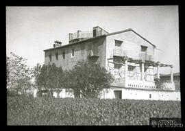 Exterior de una casa rural