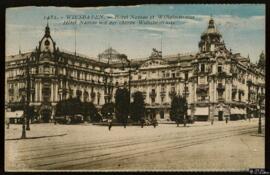 Tarjeta postal a color de vista exterior del Hotel Nassau y la Wilhelmstrasse en Wiesbaden con ca...