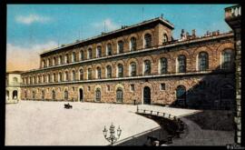 Tarjeta postal a color de vista exterior del Palacio Pitti de Florencia editada por U. F. M.