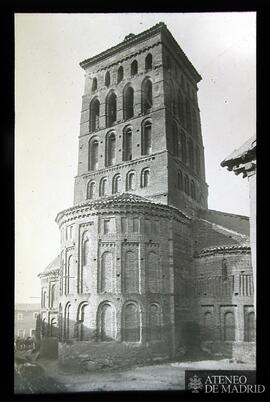 Exterior de la iglesia de San Lorenzo de Sahagún (León)