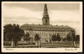 Tarjeta postal de vista exterior del Palacio de Christiansborg en Copenhague editada por Kunstico